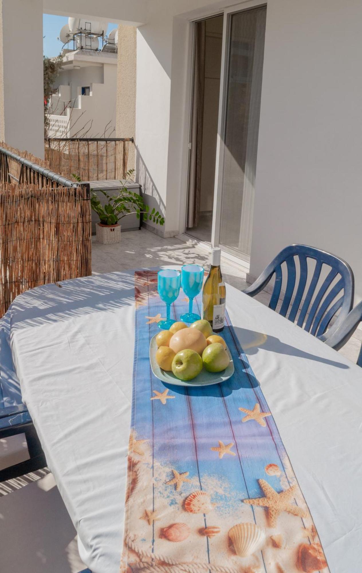 Cozy 1 Bedroom Apartment In Walking Distance To The Municipal Beach Paphos Exteriör bild