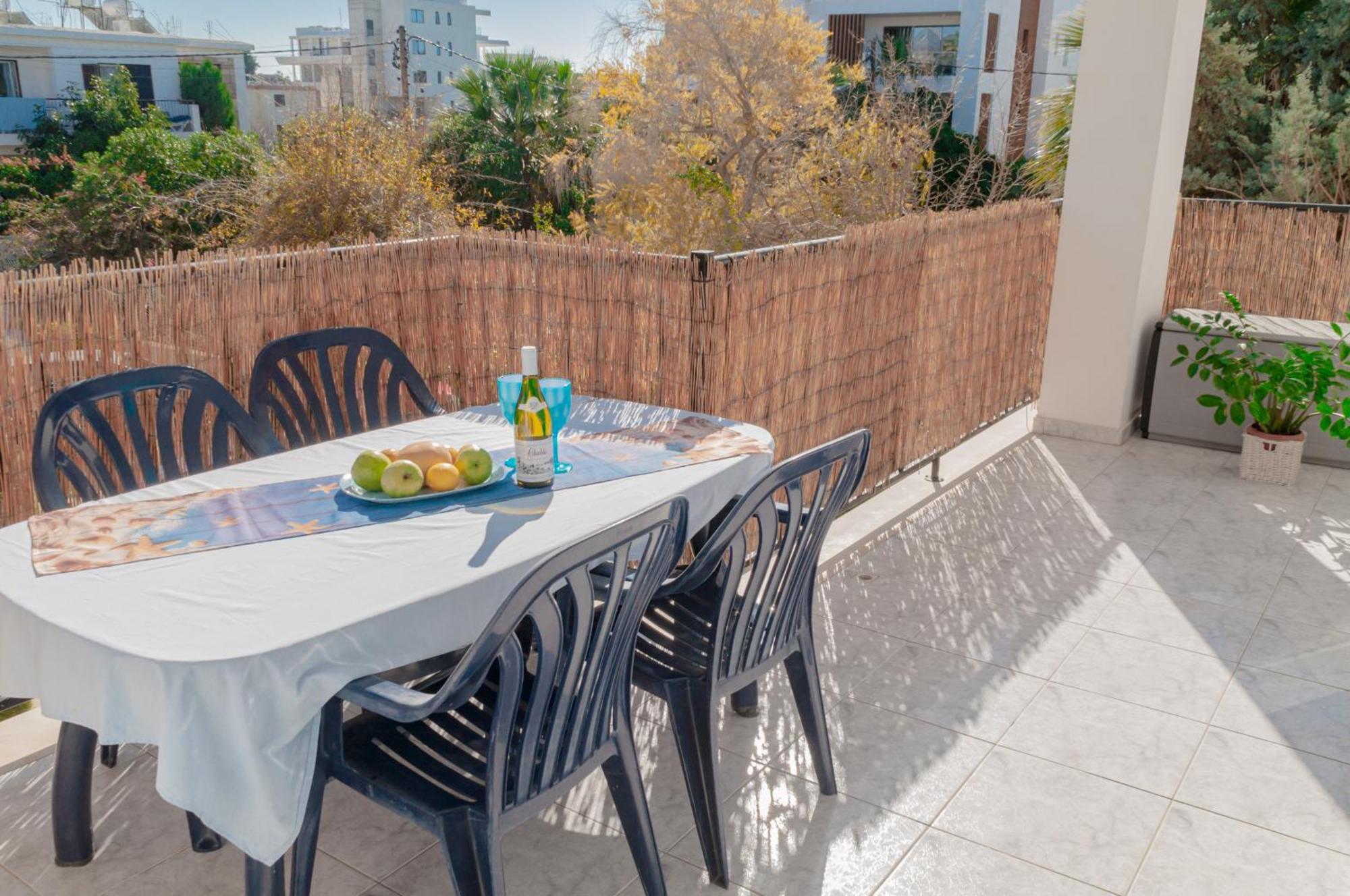 Cozy 1 Bedroom Apartment In Walking Distance To The Municipal Beach Paphos Exteriör bild