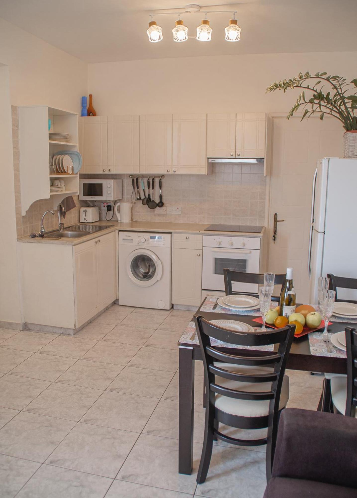 Cozy 1 Bedroom Apartment In Walking Distance To The Municipal Beach Paphos Exteriör bild